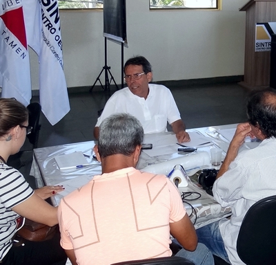 DIVINÓPOLIS: Gigante diz que prefeito deve pedido de desculpas aos servidores, ele também! Gigante em entrevista coletiva